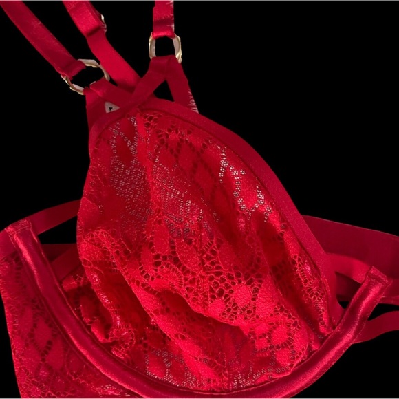 Victoria’s Secret Very Sexy Red Lace Unlined Strappy Bra - Picture 4 of 5